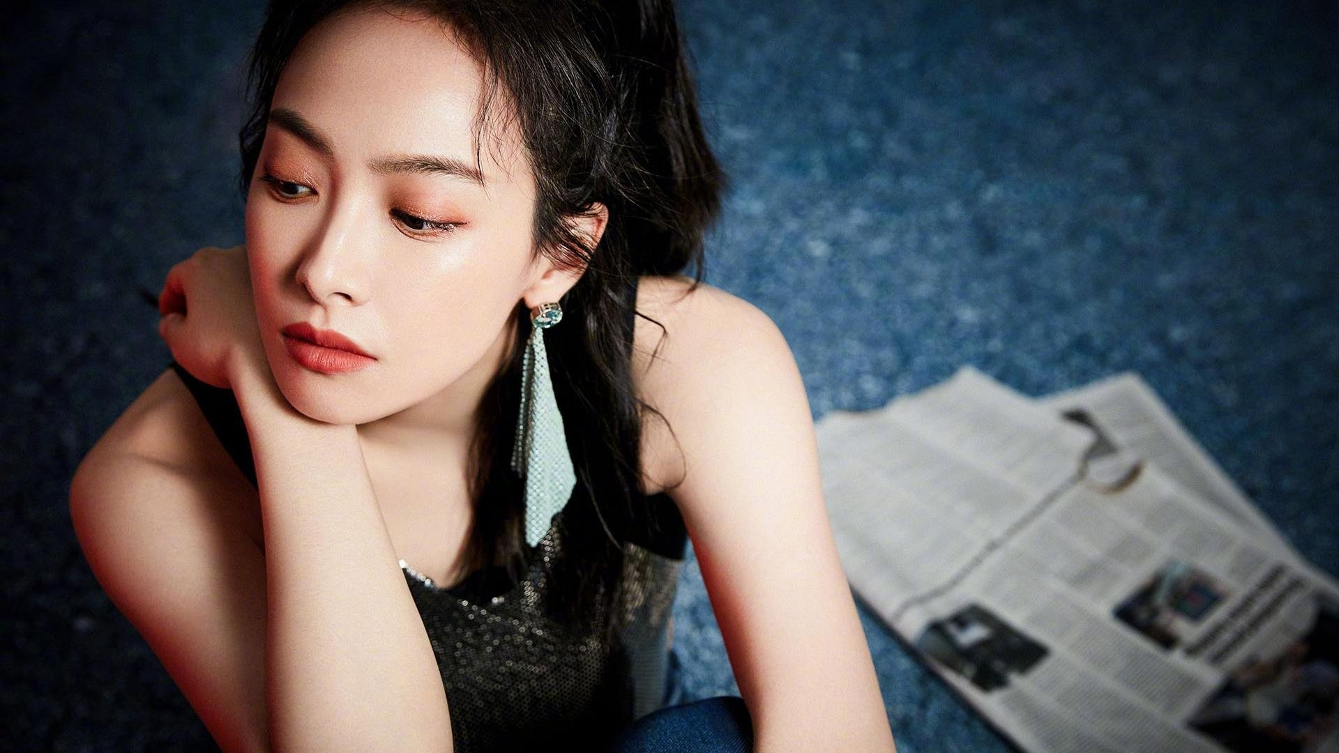 法甲劲旅，比分2-1，球队头号射手破门，控球时间58%，关键数据：传球成功率81%