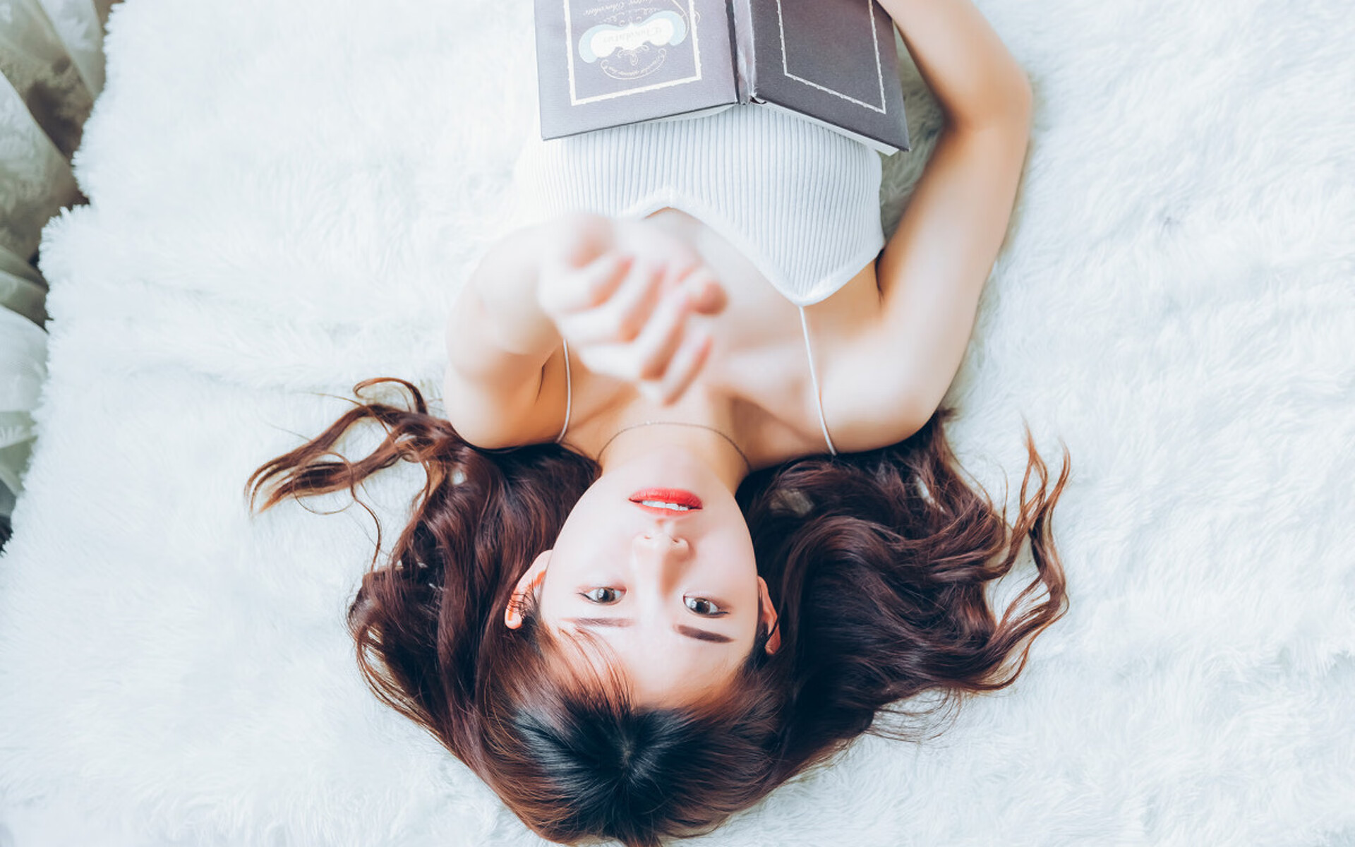 弗赖堡客战沙尔克，主场强队不容小觑，弗赖堡队主客场球衣