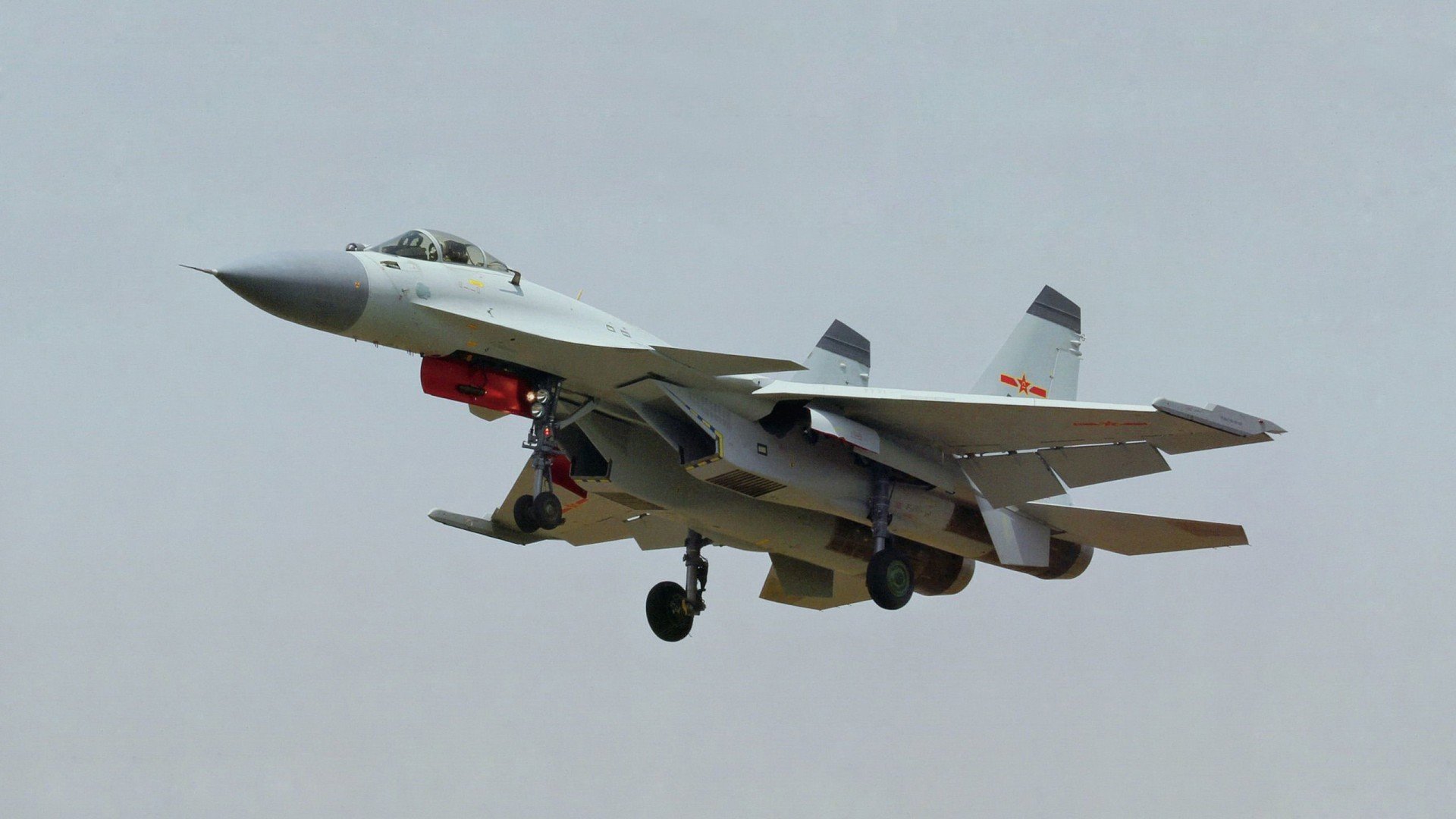 冠军划水幅度与水面高度完美契合，划水冠军表情包